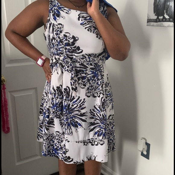 Dress - Picture 4 of 4